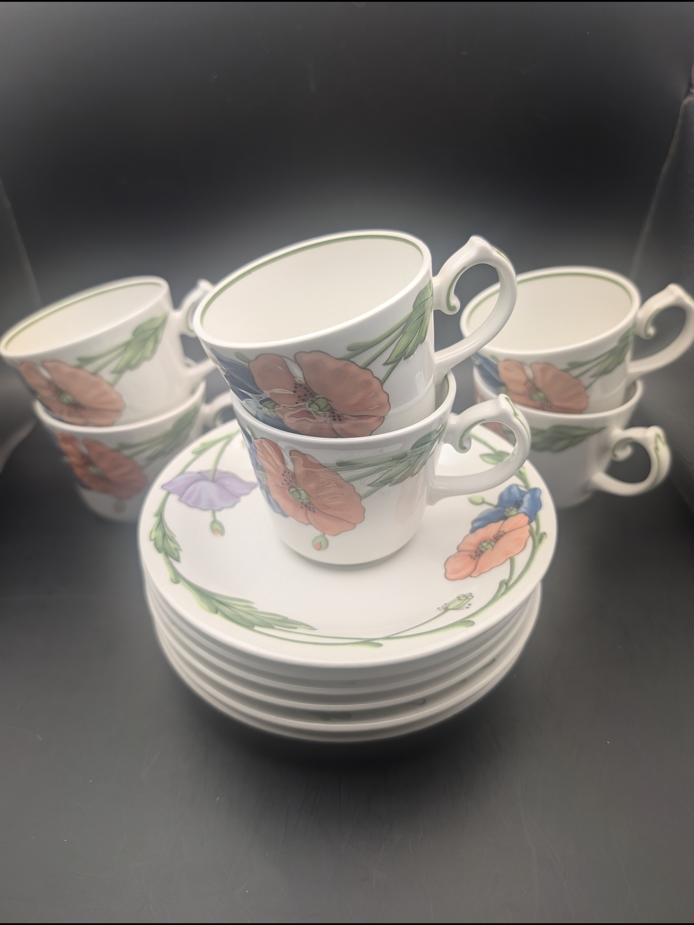 Villeroy & Boch Amapola Teacups And Saucers 6 Sets Plus 2 Extra Teacups.